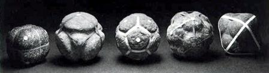 Figuras neolíticas de los sólidos platónicos (3200-2500 a.C.)